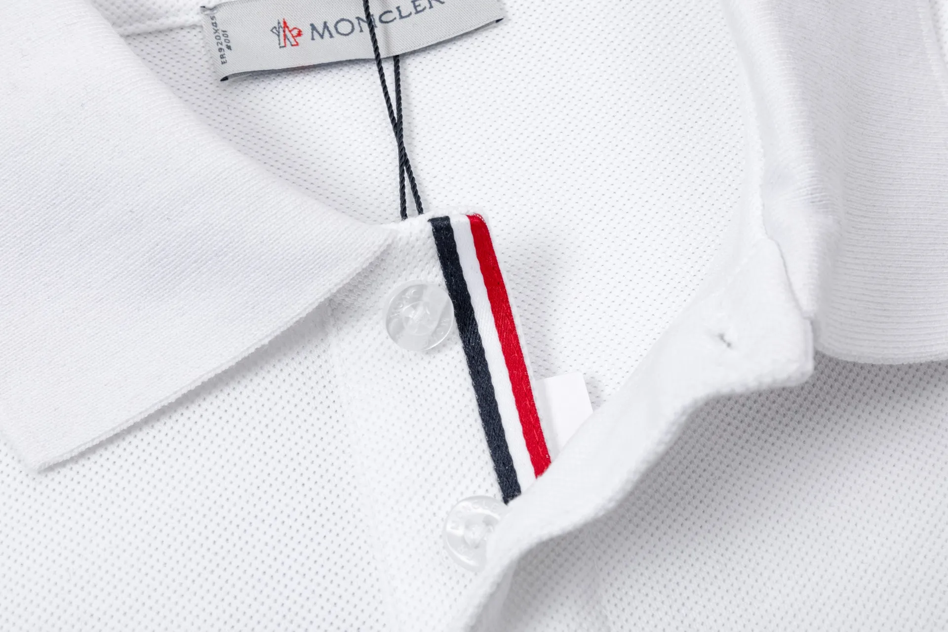 Moncler POLO Polo Polo Classic ， 。 Polo ， Classic 。Classic ， 。 。 ：Black White Size：MLXLXXL